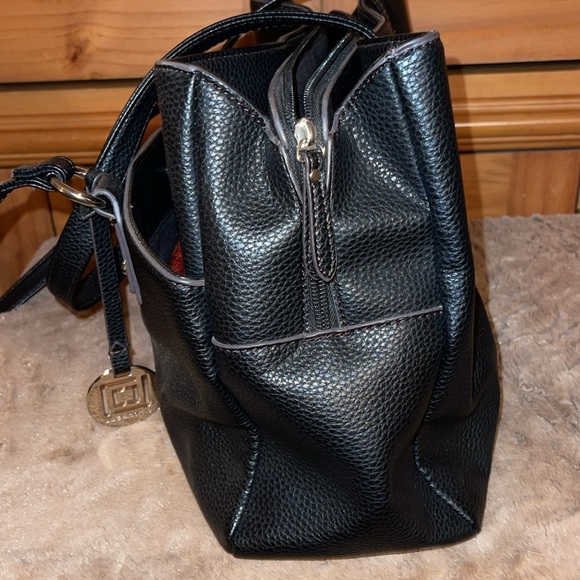 Liz Claiborne Black Purse. Center zip, very roomy. Never been used. - Picture 4 of 12